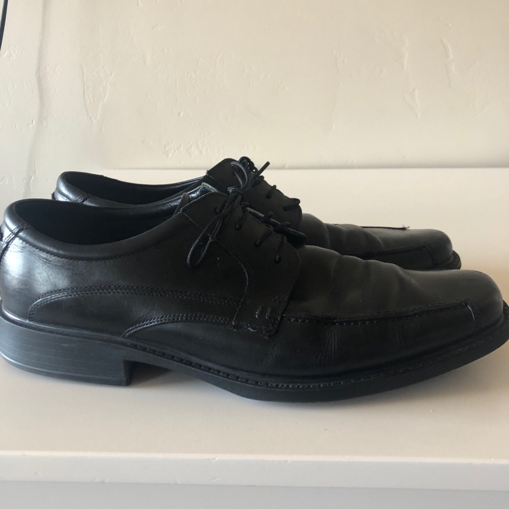 Men’s Ecco dress shoes, black leather